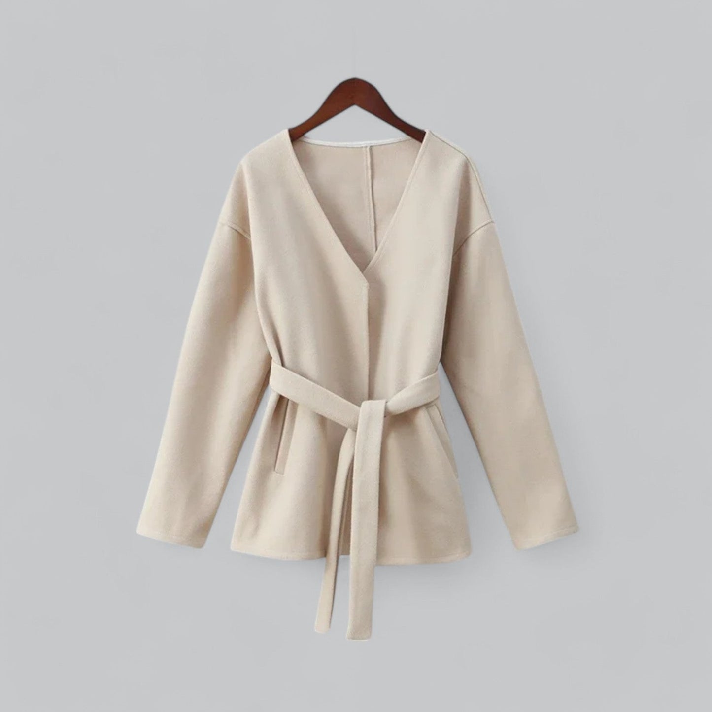 Lara | Chique midi jas met ceintuur en V-hals