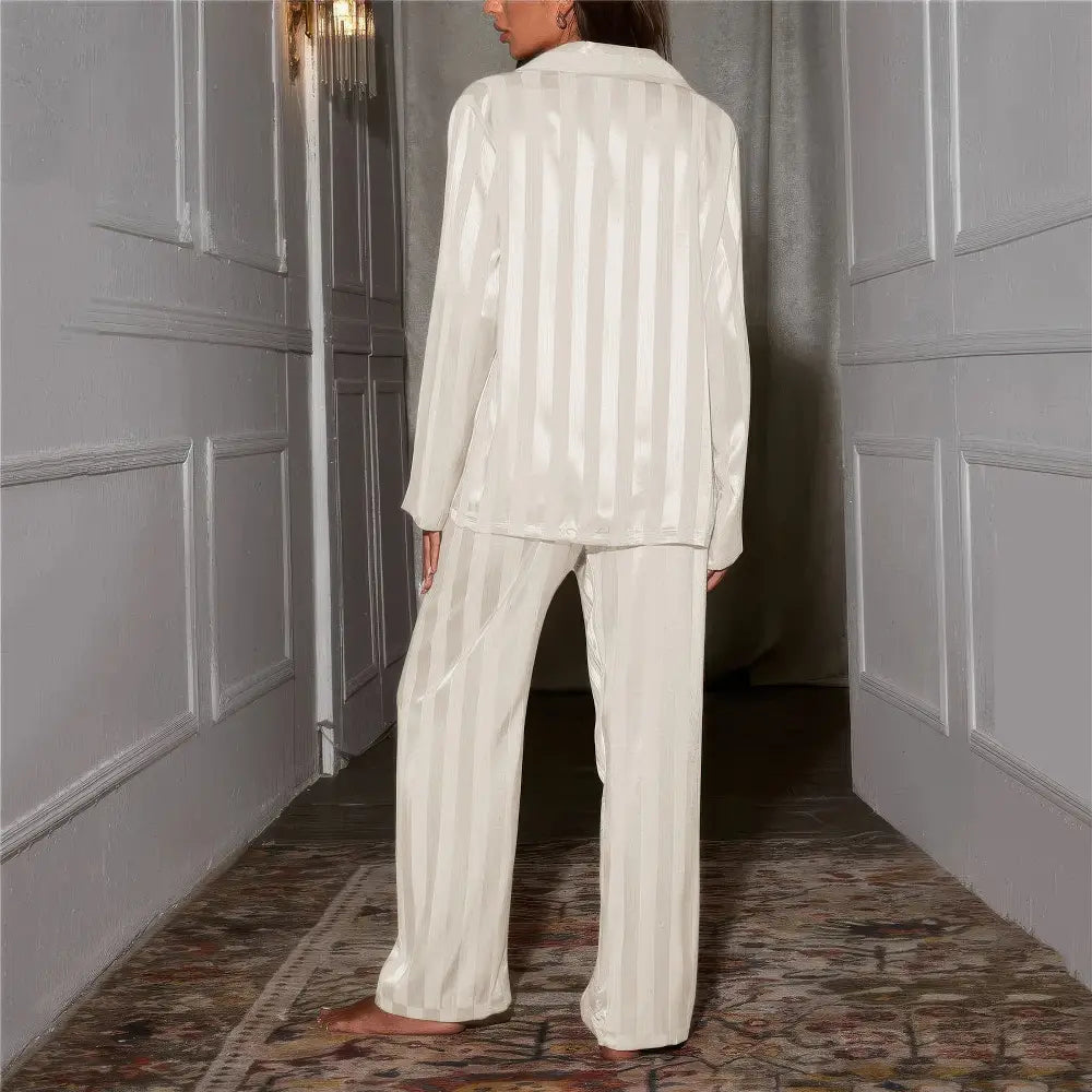 Stijlvolle Luna Pyjama - Zijden Details