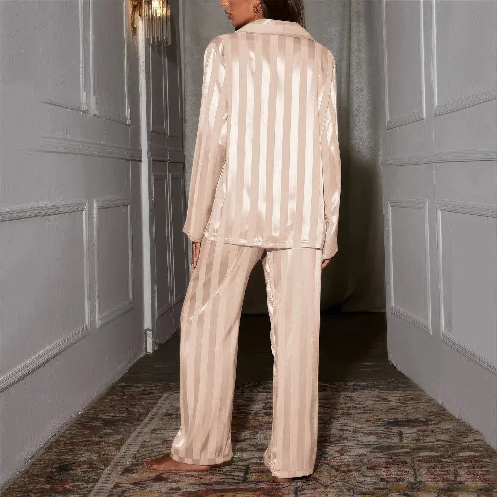 Stijlvolle Luna Pyjama - Zijden Details