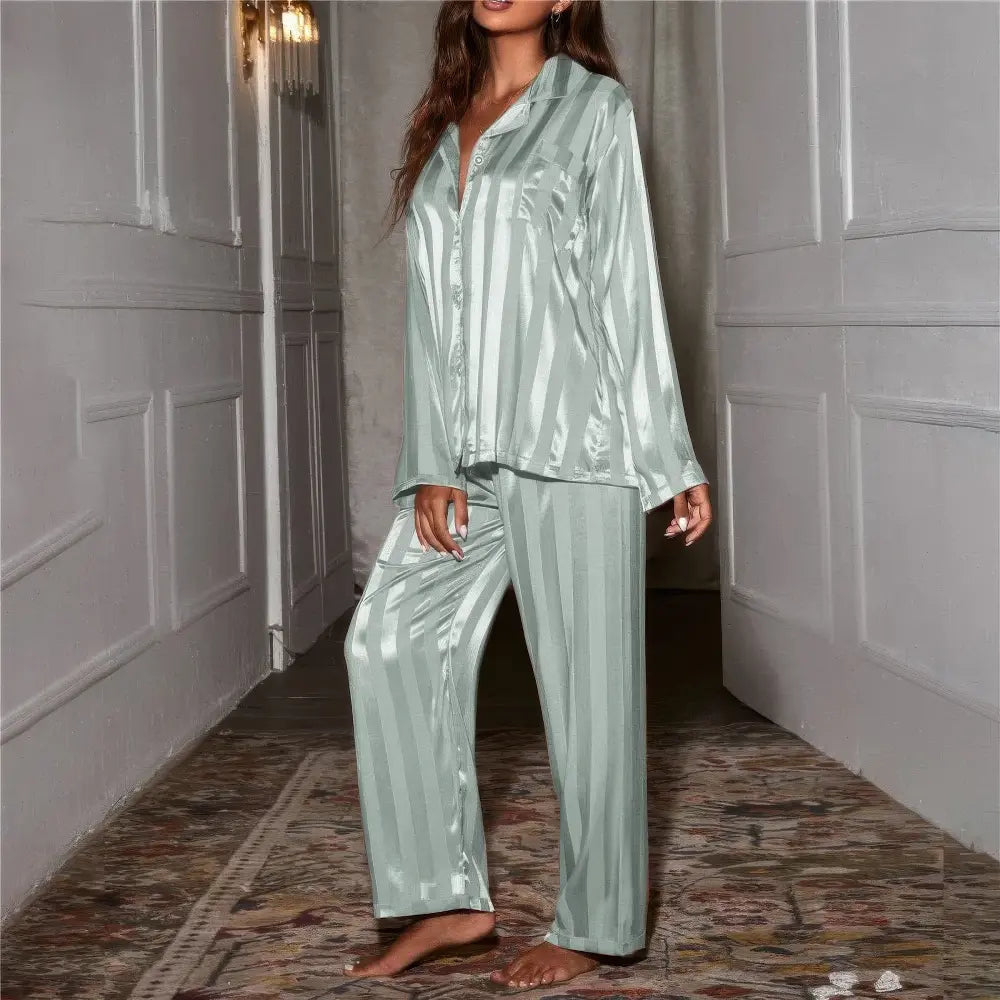 Stijlvolle Luna Pyjama - Zijden Details