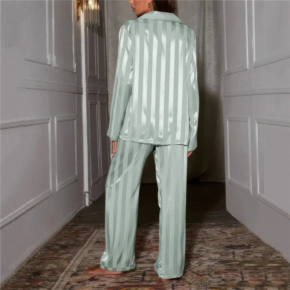 Stijlvolle Luna Pyjama - Zijden Details