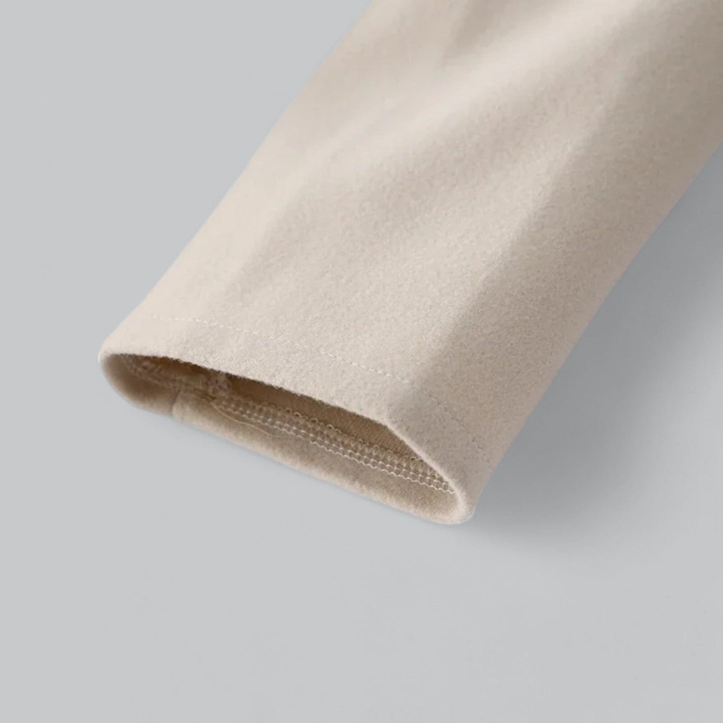 Lara | Chique midi jas met ceintuur en V-hals