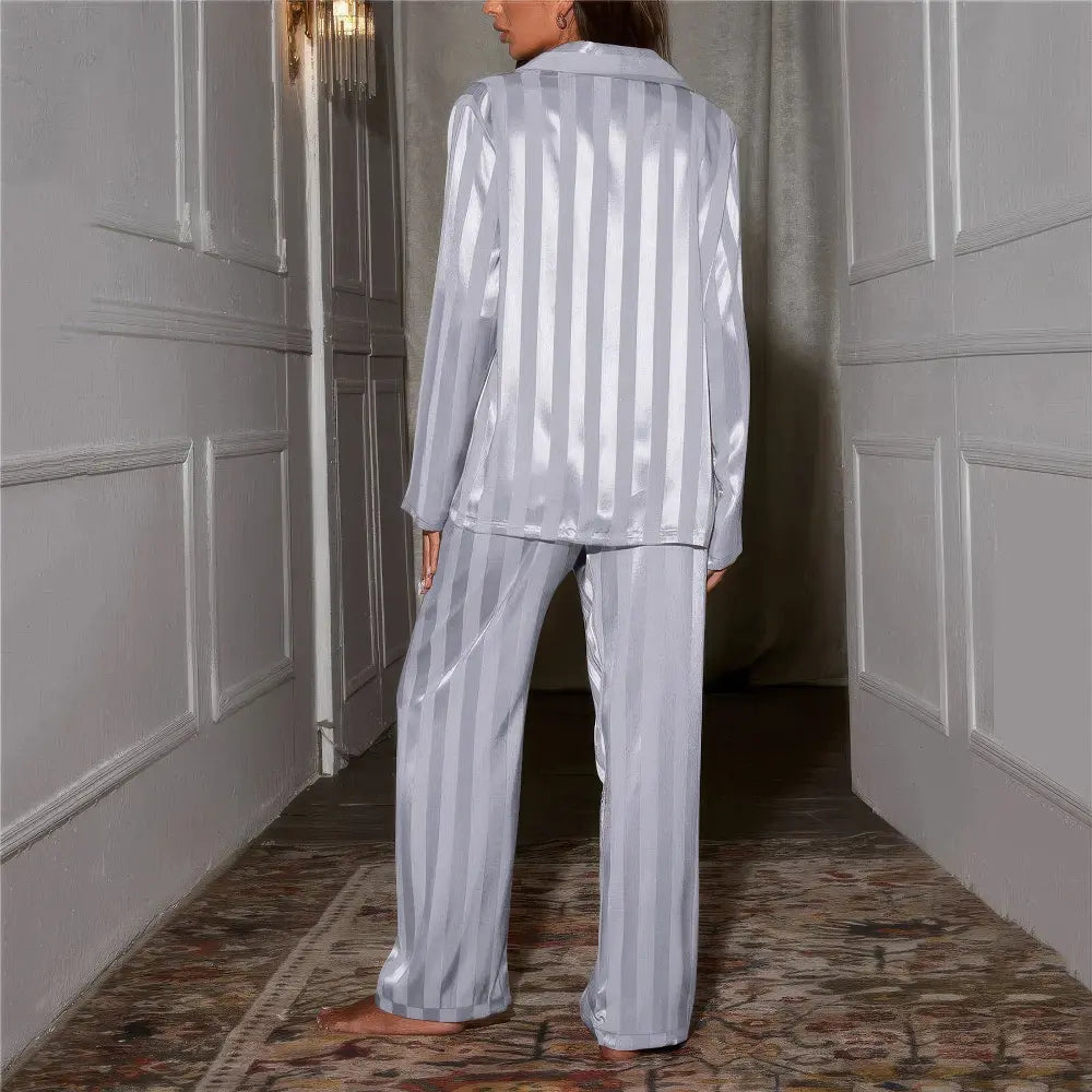 Stijlvolle Luna Pyjama - Zijden Details