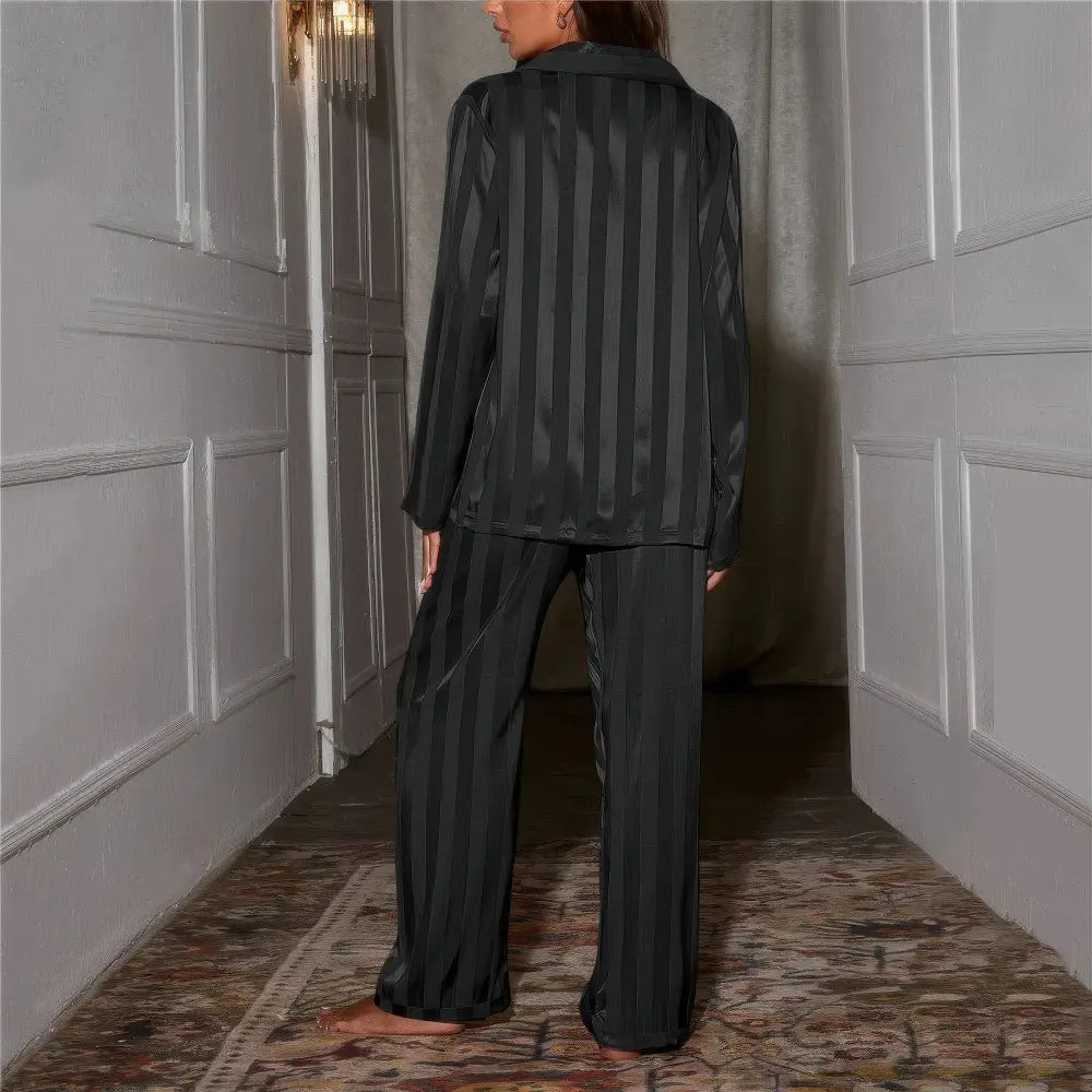 Stijlvolle Luna Pyjama - Zijden Details