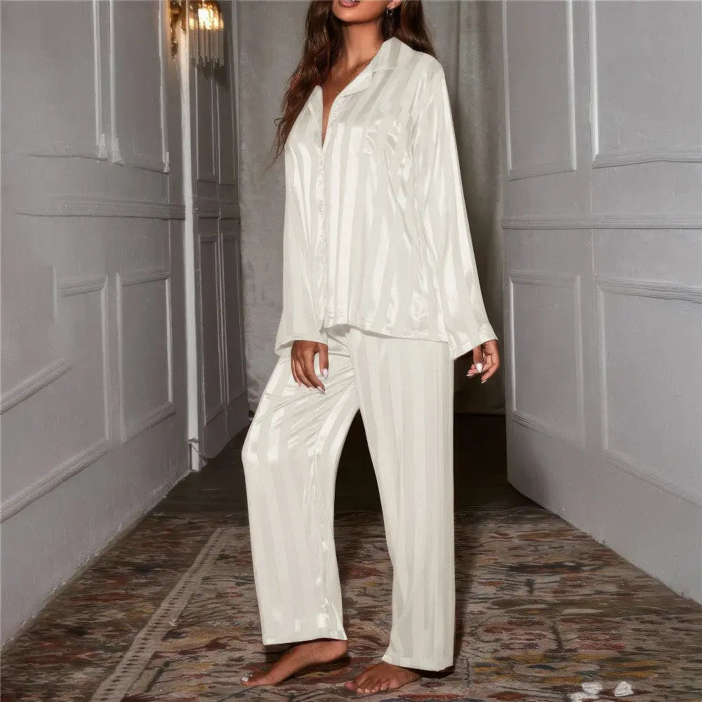 Stijlvolle Luna Pyjama - Zijden Details