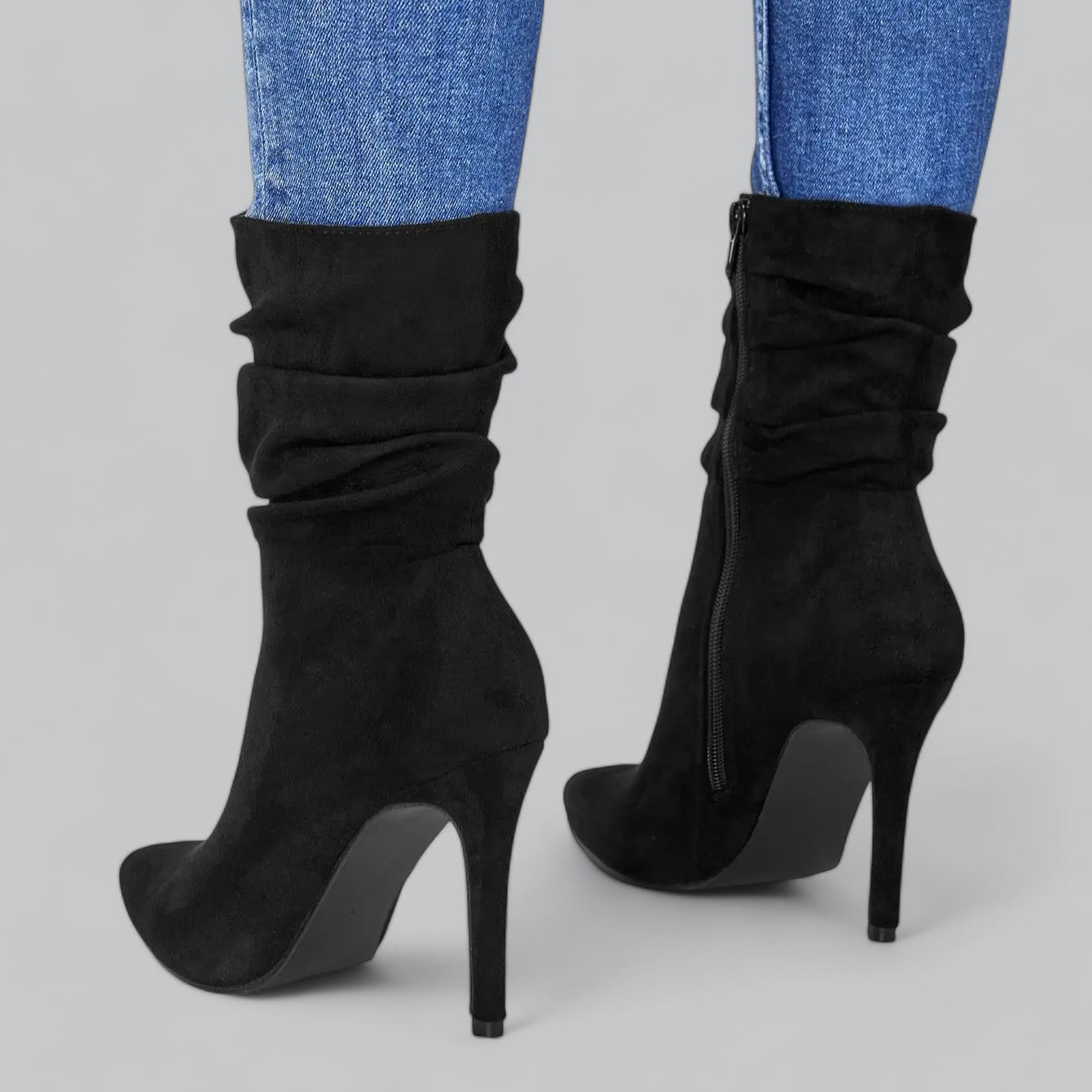 Elena | Elegante spitse enkellaarsjes met hoge hak in fluweel suede