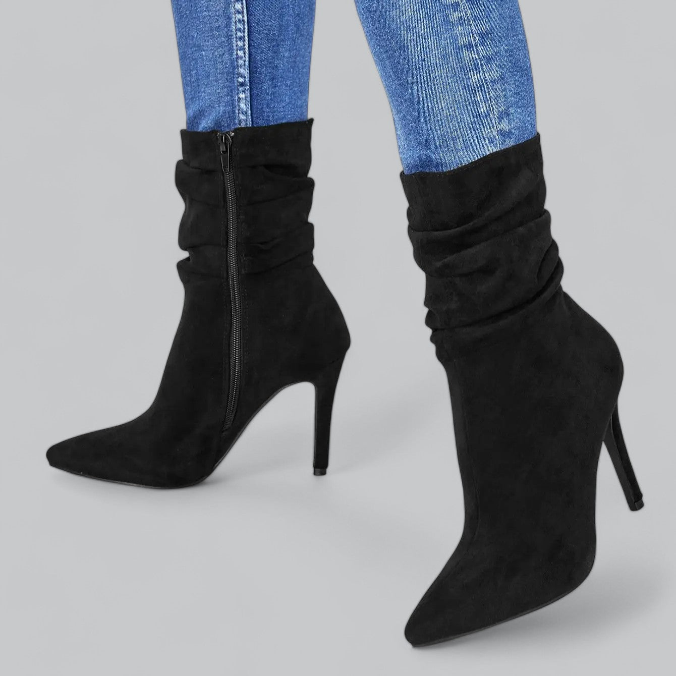 Elena | Elegante spitse enkellaarsjes met hoge hak in fluweel suede