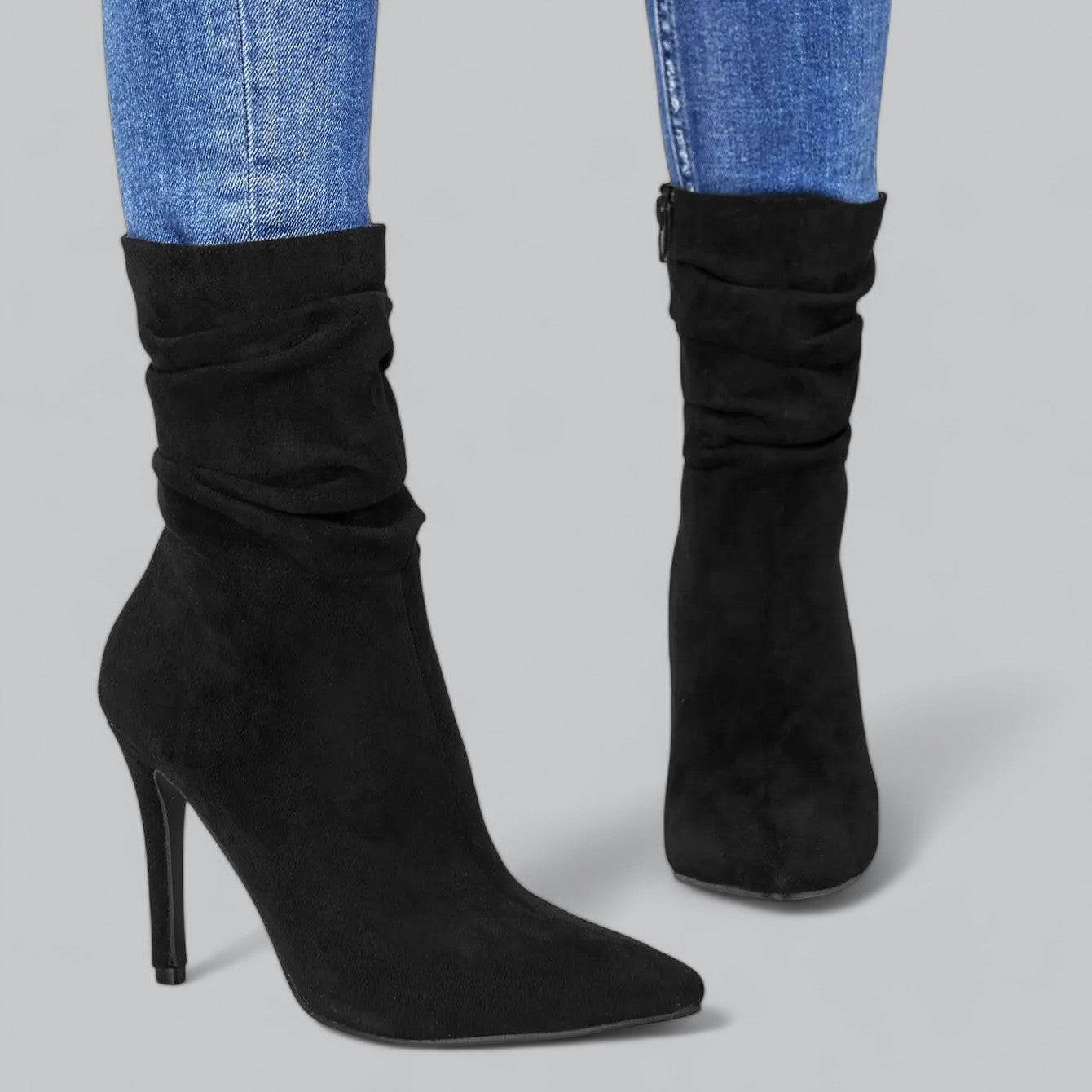 Elena | Elegante spitse enkellaarsjes met hoge hak in fluweel suede