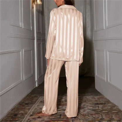 Stijlvolle Luna Pyjama - Zijden Details